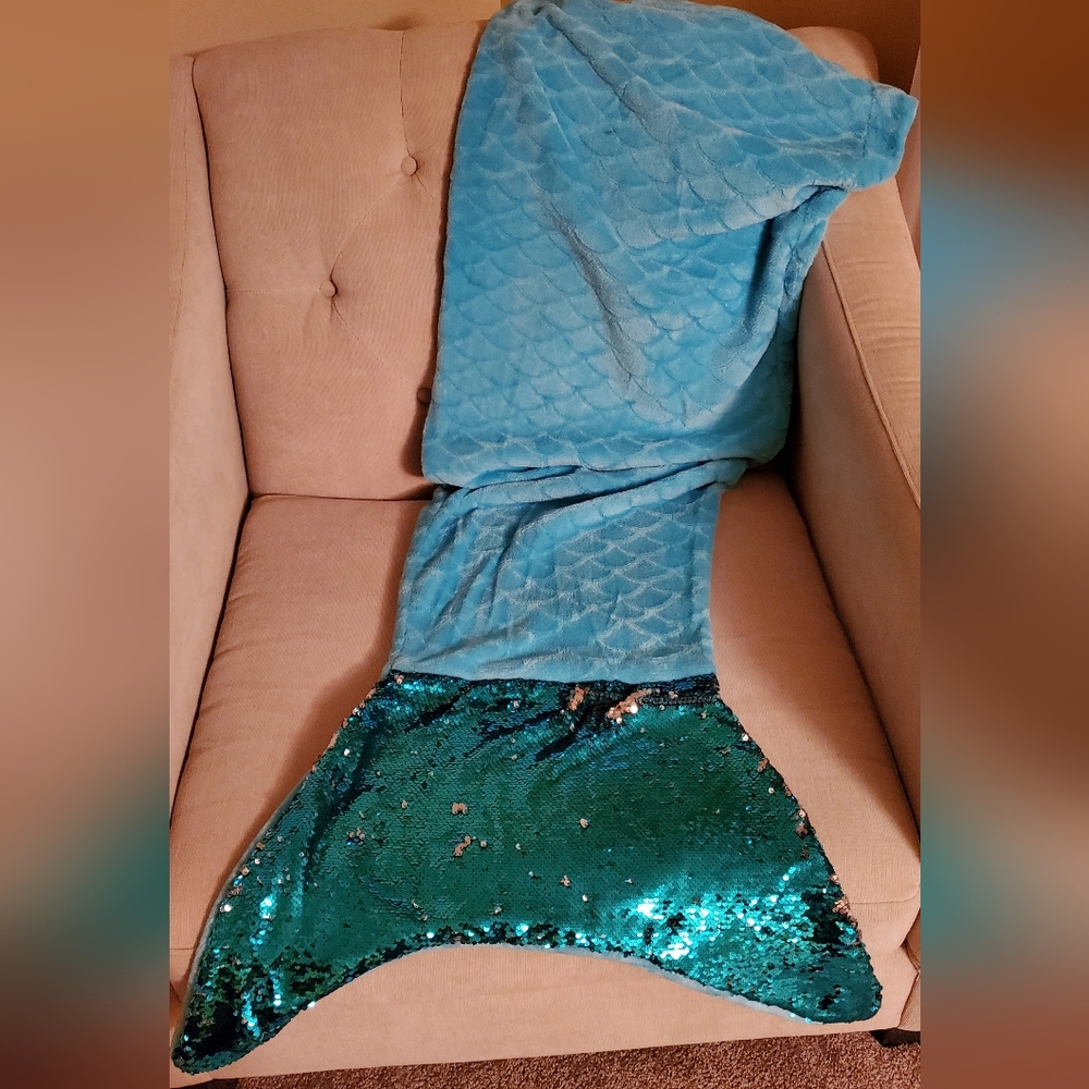 Mermaid tail blanket in aqua blue.